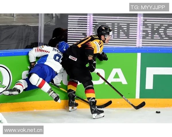 穆勒分享冰球比赛观赛照片感谢好友邀请丰富业余生活